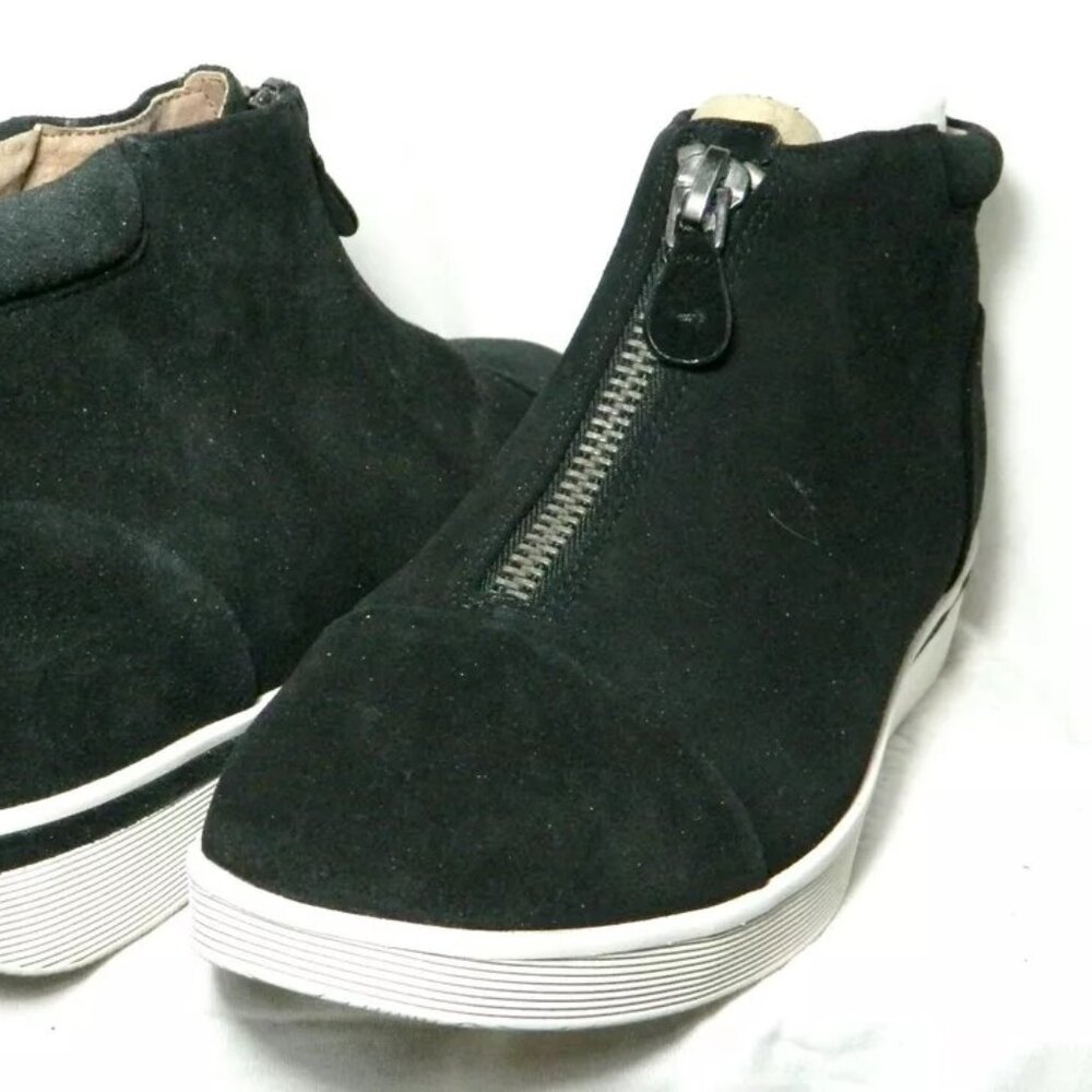 Gentle Souls by Kenneth Cole Women's Hazel-Fay Front Zip Black Sneaker NWOB!